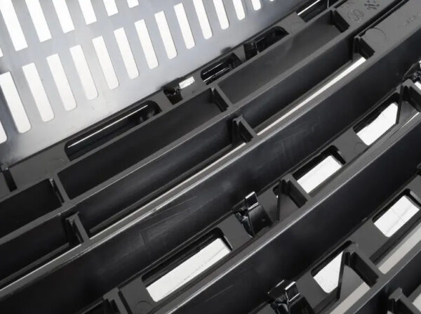 5N0853651C2ZZ - NEW VW TIGUAN 5N FRONT RADIATOR GRILLE 5N0853651C2ZZ ORIGINAL