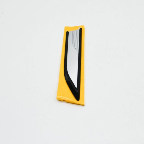 5NA853688JDPJ - NEW VOLKSWAGEN TIGUAN AD FRONT RIGHT FENDER R-LINE BADGE 5NA853688JDPJ ORIGINAL