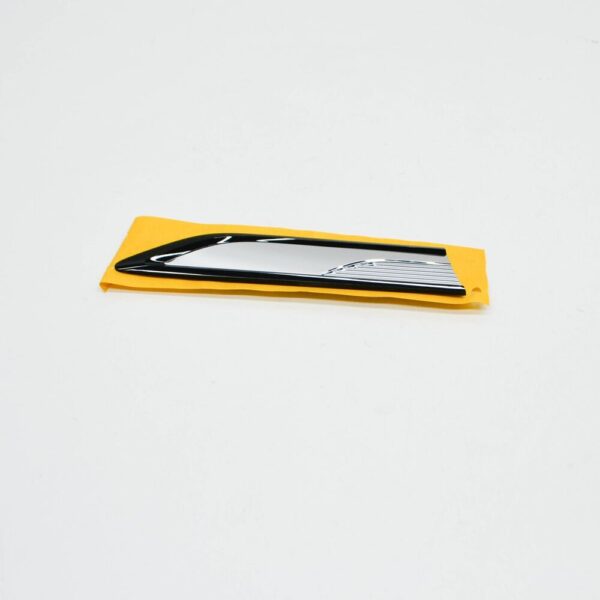 5NA853688JDPJ - NEW VOLKSWAGEN TIGUAN AD FRONT RIGHT FENDER R-LINE BADGE 5NA853688JDPJ ORIGINAL