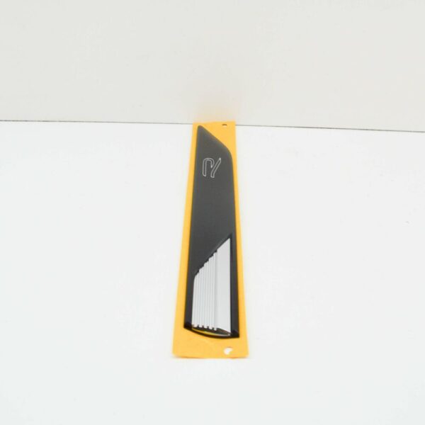 5NA853688KDPJ - NEW VW TIGUAN AD MK2 FRONT LEFT SIDE R-LINE BADGE 5NA853688KDPJ ORIGINAL