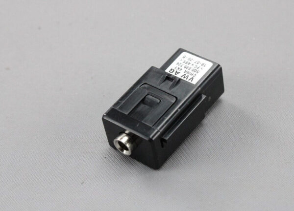 5Q0035724 - NEW VOLKSWAGEN CADDY 2K AUX-IN SOCKET 5Q0035724 ORIGINAL