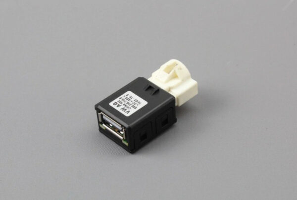 5Q0035726B - NEW VW VAN SAA ADDITIONAL MUSIC PLAYER CONNECTOR 5Q0035726B ORIGINAL