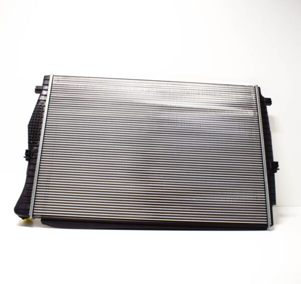 5Q0121251GR - NEW VOLKSWAGEN JETTA A7 ENGINE COOLING RADIATOR 5Q0121251GR ORIGINAL