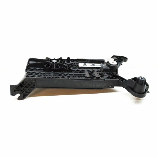 5Q0915331K - NEW VOLKSWAGEN PASSAT B8 3G BATTERY PAD 5Q0915331K 2015
