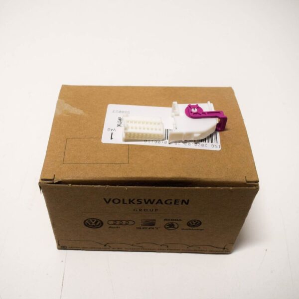 5Q0972718B - NEW VOLKSWAGEN PHAETON 3D FLAT CONTACT HOUSING 18PIN 5Q0972718B ORIGINAL