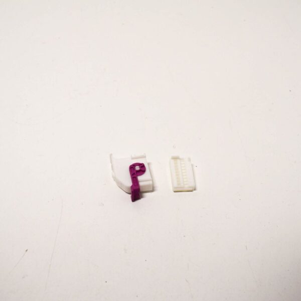 5Q0972718B - NEW VOLKSWAGEN PHAETON 3D FLAT CONTACT HOUSING 18PIN 5Q0972718B ORIGINAL