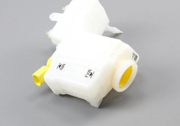 5Q2611301H - NEW VW GOLF VII 5G1, BQ1, BE1, BE2 BRAKE FLUID TANK 5Q2611301H ORIGINAL