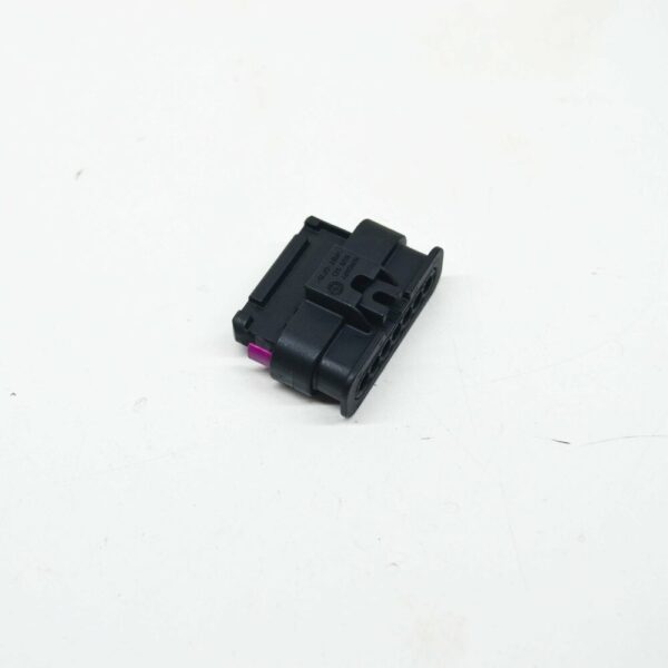 5QF973707A - NEW VOLKSWAGEN T-ROC A11 7 PIN FLAT CONNECTOR HOUSING 5QF973707A ORIGINAL