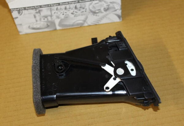 5TC819704ICX - NEW VW TOURAN 5T RIGHT DASHBOARD AIR VENT RHD 5TC819704ICX ORIGINAL