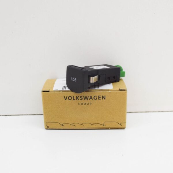 6C0035249B - Volksvagen POLO 6C USB Socket With Cover 6C0035249B NEW GENUINE
