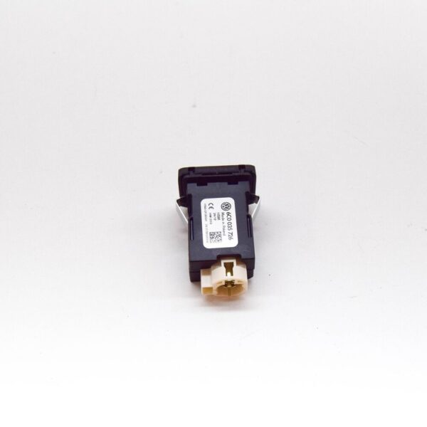 6C0035726 - VW TRANSPORTER VI T6 USB Socket With Cover 6C0035726 NEW