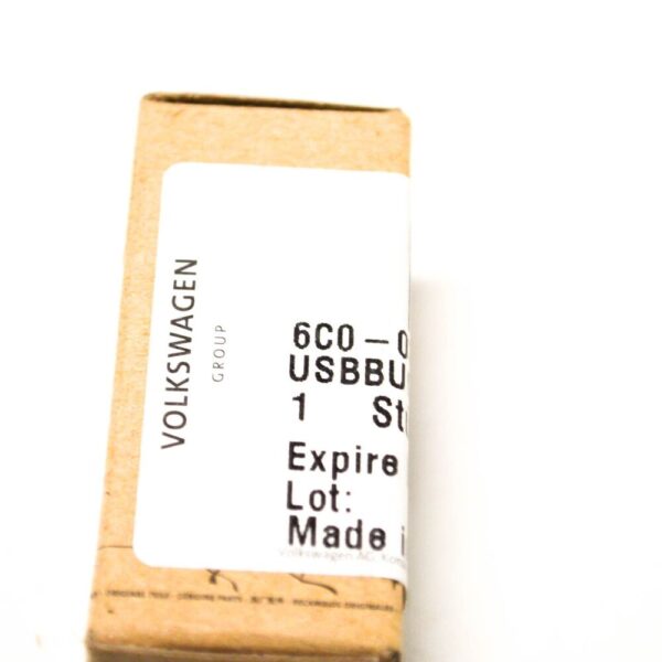 6C0035726B - Volkswagen Polo 6R USB Socket With Cover 6C0035726B NEW GENUINE