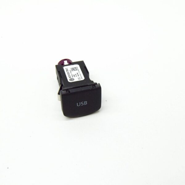6C0035726C - Volkswagen POLO MK5 6R USB Socket With Cover 6C0035726C NEW GENUINE