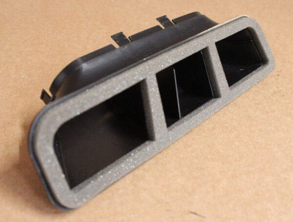 6R2815077A - NEW VOLKSWAGEN POLO 6R DASHBOARD CENTER AIR VENT RHD 6R2815077A
