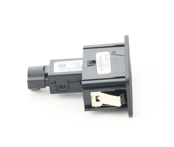 760035222J - NEW VW TOUAREG CR USB CONNECTOR 760035222J ORIGINAL