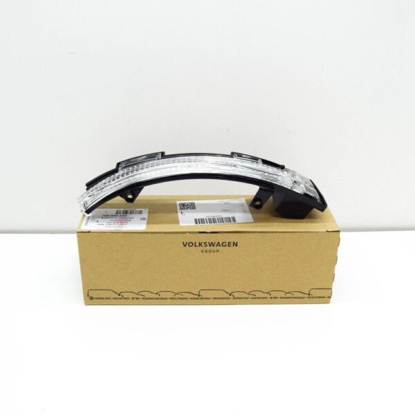 760949102 - NEW VOLKSWAGEN TOUAREG CR7 FRONT RIGHT MIRROR TURN INDICATOR 760949102 ORIGINAL