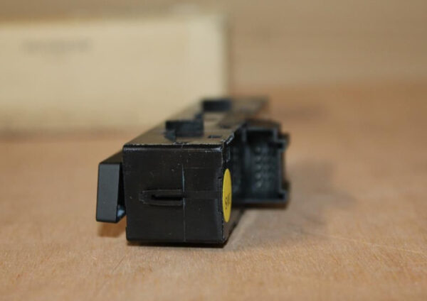 760959770WHS - NEW VW TOUAREG CR RIGHT SEAT ADJUSTMENT MEMORY SWITCH 760959770WHS ORIGINAL