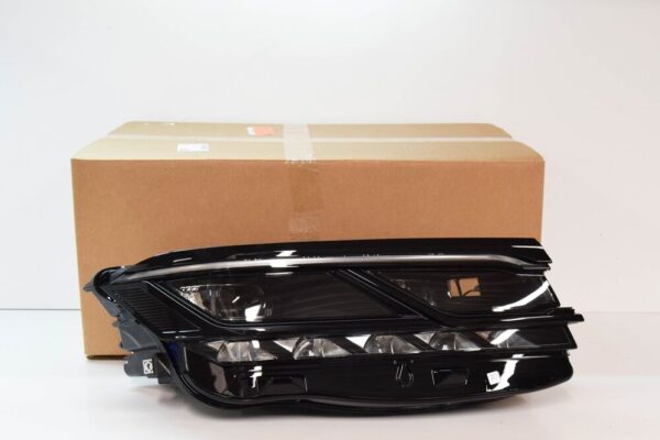 761941114A - VW Touareg CR Front Right Headlight LHD 761941114A NEW GENUINE