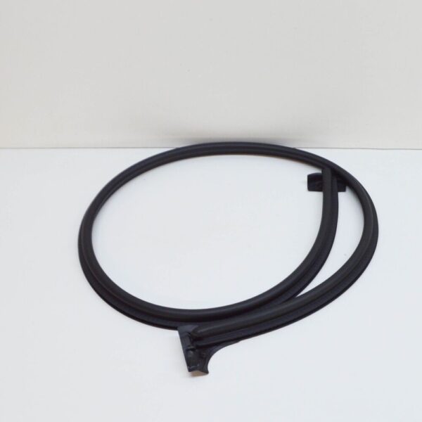 7C0827709D - VOLKSWAGEN CRAFTER SY REAR DOOR CENTRE SEAL 7C0827709F NEW