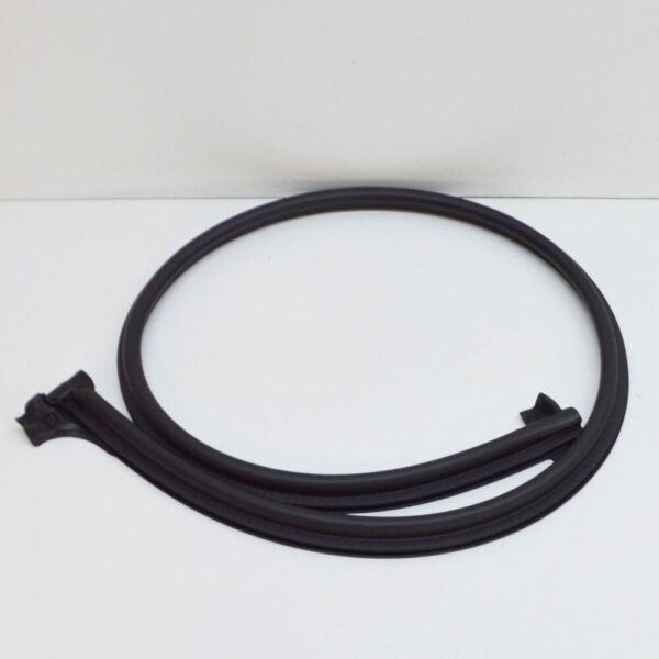 7C0827709D - VOLKSWAGEN CRAFTER SY REAR DOOR CENTRE SEAL 7C0827709F NEW