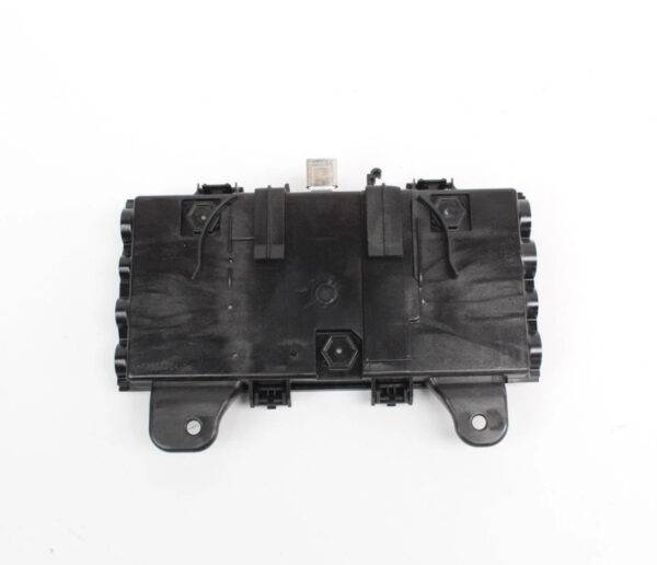 7C0937517AA - NEW VW CRAFTER FLAT BED SZ POWER DISTRIBUTOR FUSE BOX 7C0937517AA ORIGINAL