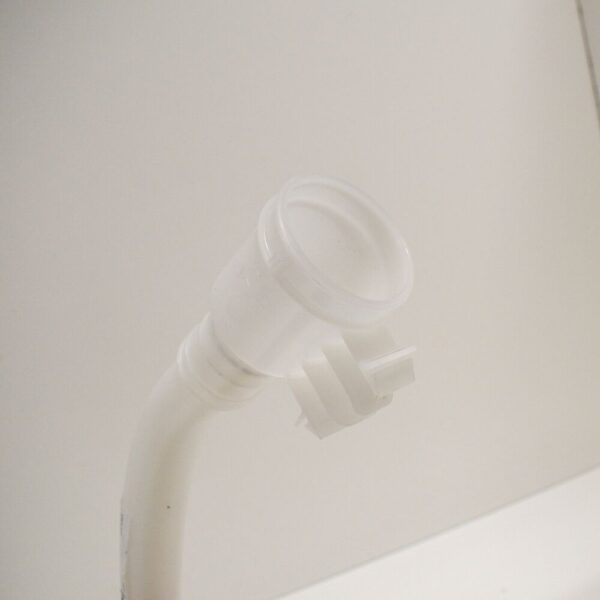 7C0955463A - NEW VW CRAFTER FRONT WINDSCREEN WASHER RESERVOIR TANK HOSE 7C0955463A ORIGINAL