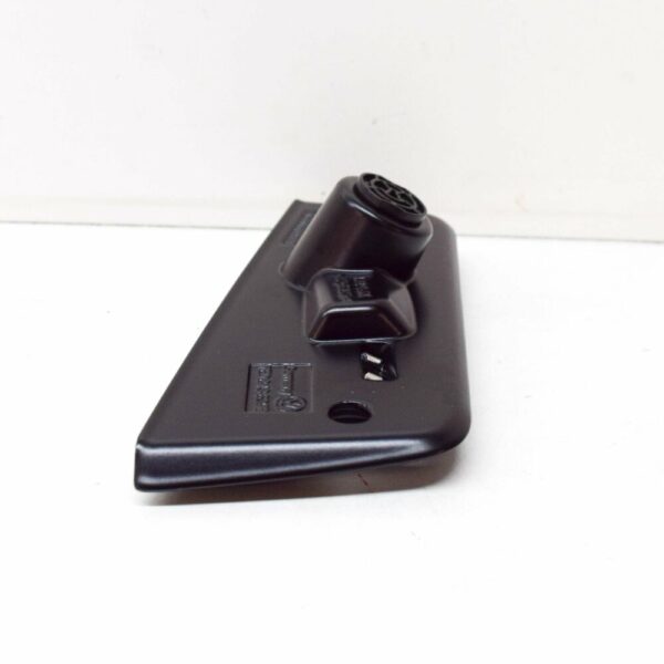 7E0843639B - NEW VW TRANSPORTER T6 LEFT SLIDING DOOR LOWER CATCH PLATE 7E0843639B