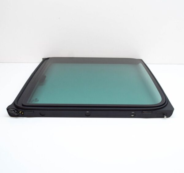 7E0847796E - NEW VW TRANSPORTER T6 RIGHT SIDE SLIDING DOOR TINTED GLASS 7E0847796E ORIGINAL