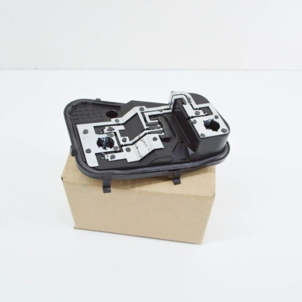 7L6945257F - NEW VW TOUAREG 7L TAIL LIGHT BULB CARRIER LEFT 7L6945257F ORIGINAL