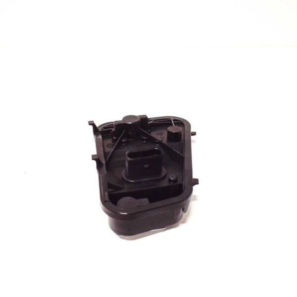 7L6945258F - NEW VW TOUAREG 7L TAIL BULB CARRIER RIGHT 7L6945258F ORIGINAL