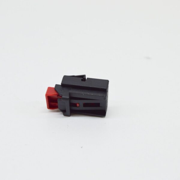 7N0972704 - NEW VW GOLF MK7 4-PIN FLAT CONTACT HOUSING WITH CONTACT LOCK 7N0972704