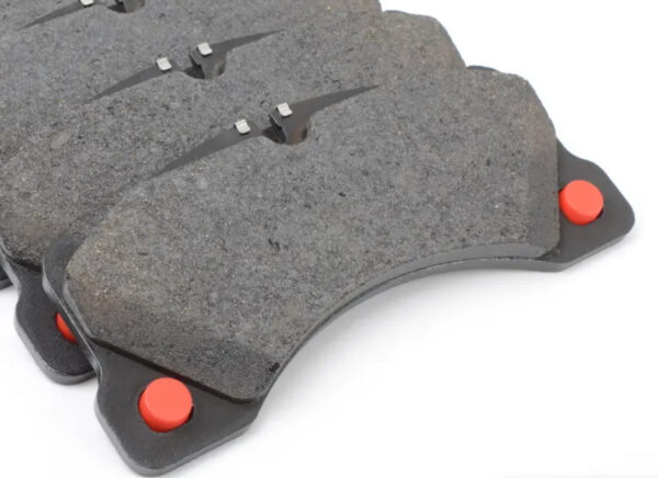 7P0698151D - New VOLKSWAGEN TOUAREG 7P MK2 FRONT BRAKE PADS SET 7P0698151D GENUINE