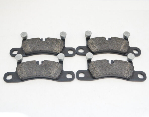 7P0698451 - NEW VOLKSWAGEN TOUAREG 7P 3 0 TDI V6 REAR BRAKE LINING SET KIT 7P0698451