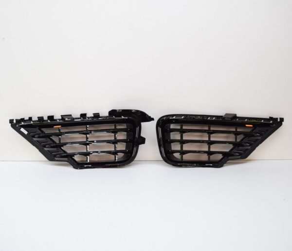 7P6854662D041 - VW TOUAREG 7LA R Line Front Bumper L/R Grille Set 7P6854662D041 NEW GENUINE