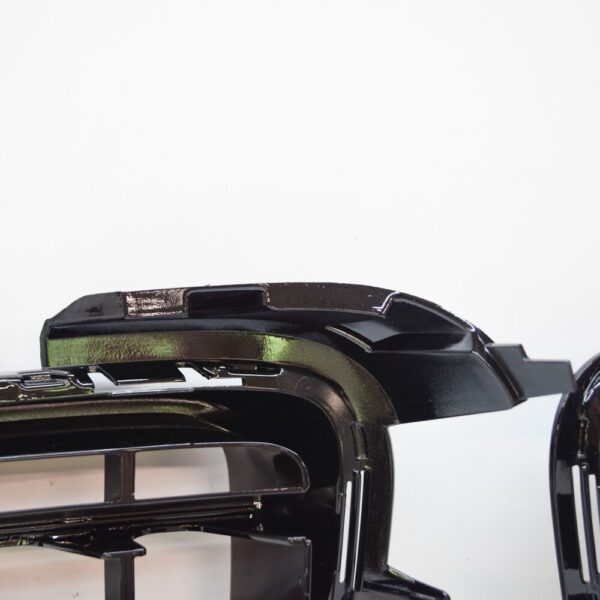 7P6854662D041 - VW TOUAREG 7LA R Line Front Bumper L/R Grille Set 7P6854662D041 NEW GENUINE