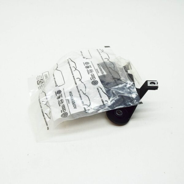 7P6907455A - VW TOUAREG 7P collision avoidance control unit mount 7P6907455A NEW ORIGINAL