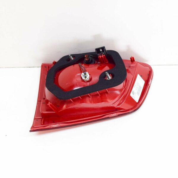 7P6945093B - NEW VOLKSWAGEN TOUAREG 7P REAR LEFT INNER TAIL LIGHT 7P6945093B