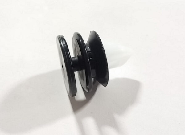 1376567 - Volvo S60 MK2 front door trim clip 1376567 NEW ORIGINAL