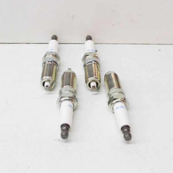 31330450 - Volvo S80 MK2 spark plug set 31330450 new