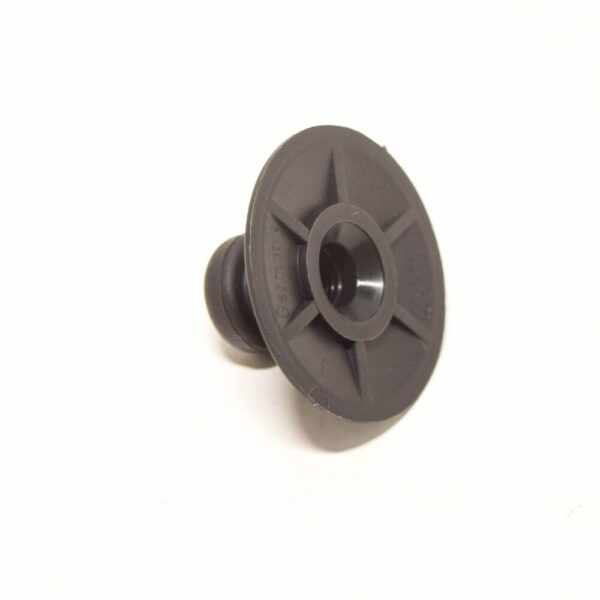 8641613 - Volvo XC90 MK1 Panel Carpet Clip 8641613 NEW GENUINE