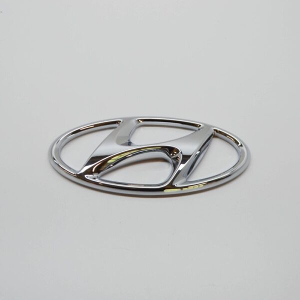 863002W000 - HYUNDAI SANTA FE MK3 DM Radiator Grille Badge Emblem 863002W000 NEW GENUINE